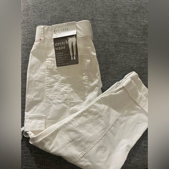 Pants - Brand new white mide rise pant est c 1946